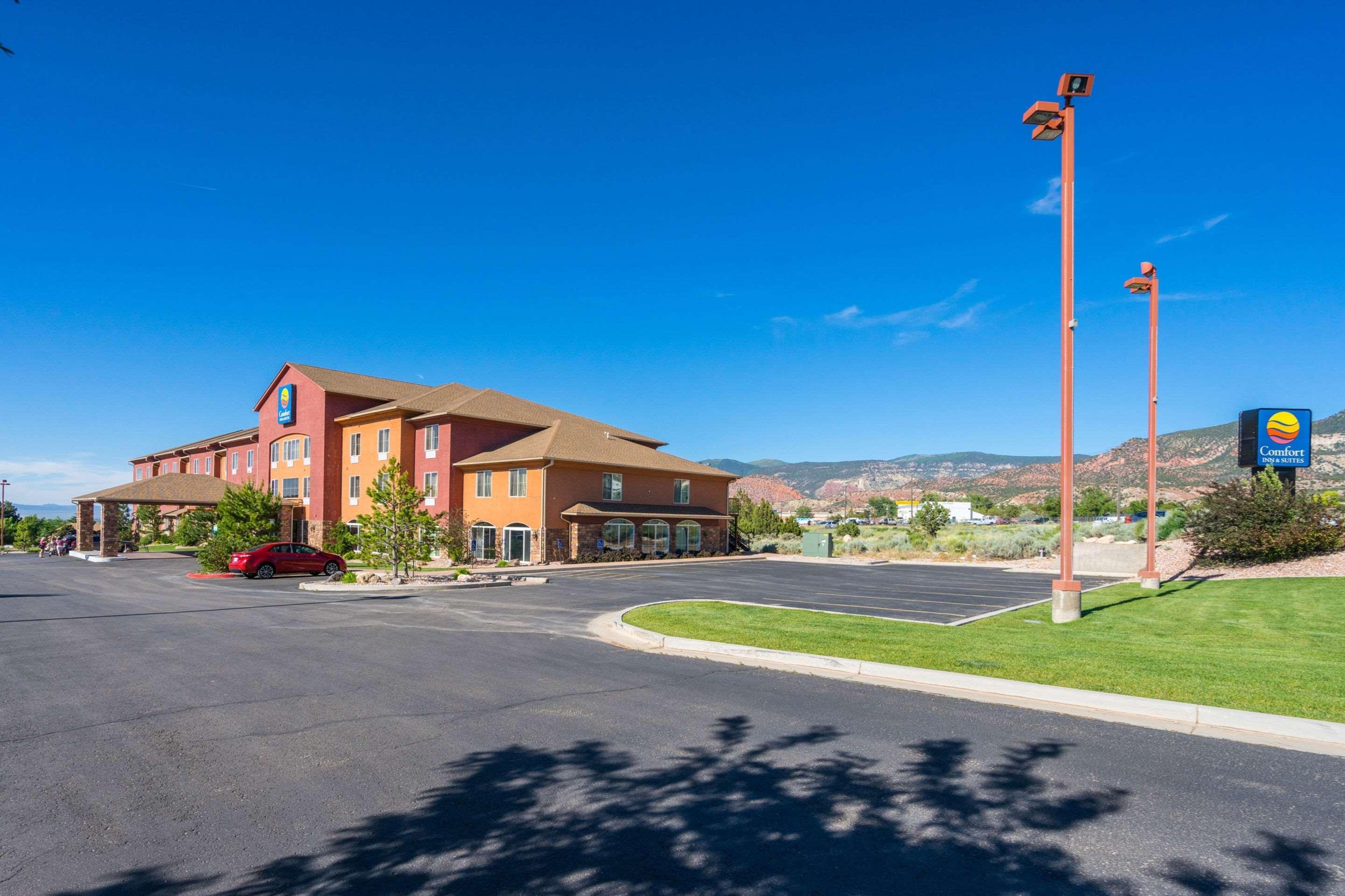 Comfort Inn & Suites Cedar Stadt Exterior foto